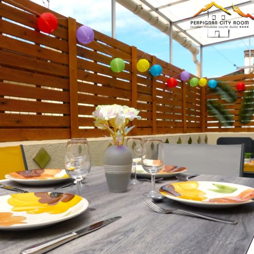 perpignancityroom-terrasse-2nd-table-blanc-2024-logo